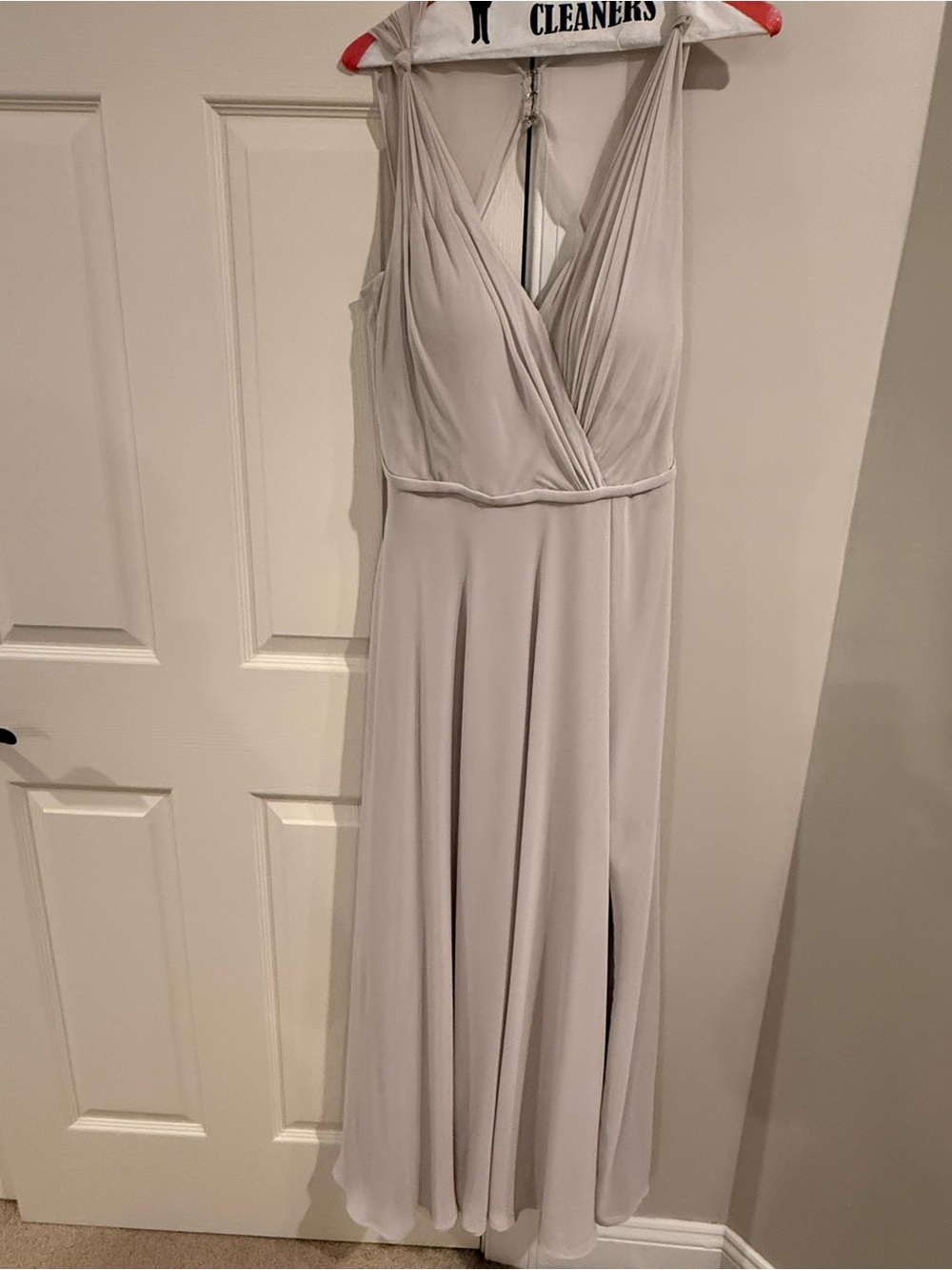 Elegant Sleeveless V-Neck Maxi Dress in Light Gray-Lavender